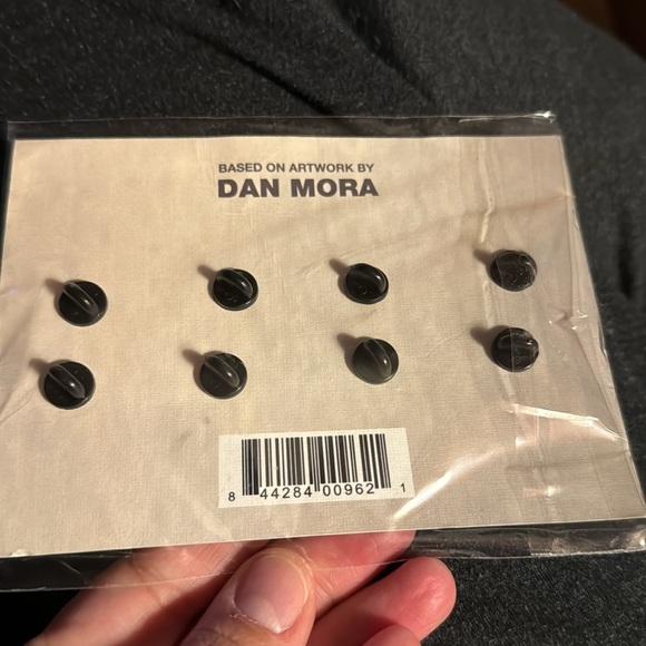 Klaus Boom Studio pins Dan Mora Klaus, Lilli, enchanting Snowmaiden, henchman - Picture 3 of 3